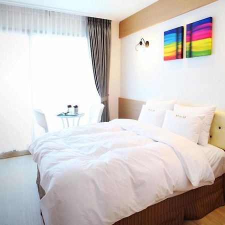 Tongyeong Bay Condo Hotel Екстер'єр фото