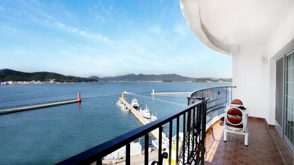Tongyeong Bay Condo Hotel Екстер'єр фото