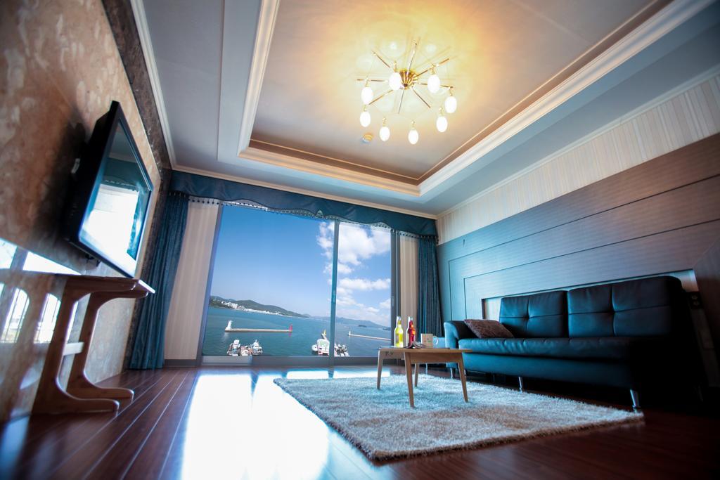 Tongyeong Bay Condo Hotel Екстер'єр фото