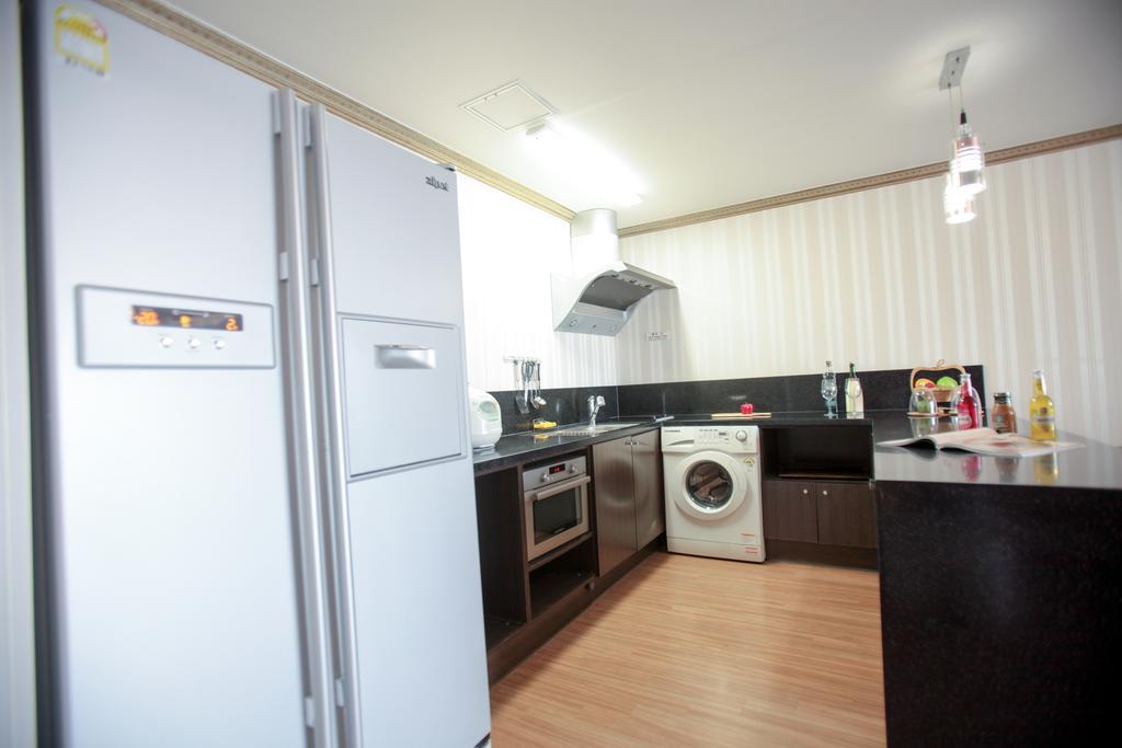 Tongyeong Bay Condo Hotel Екстер'єр фото