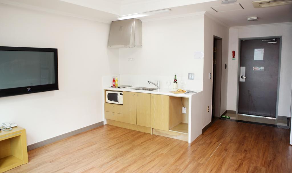 Tongyeong Bay Condo Hotel Екстер'єр фото