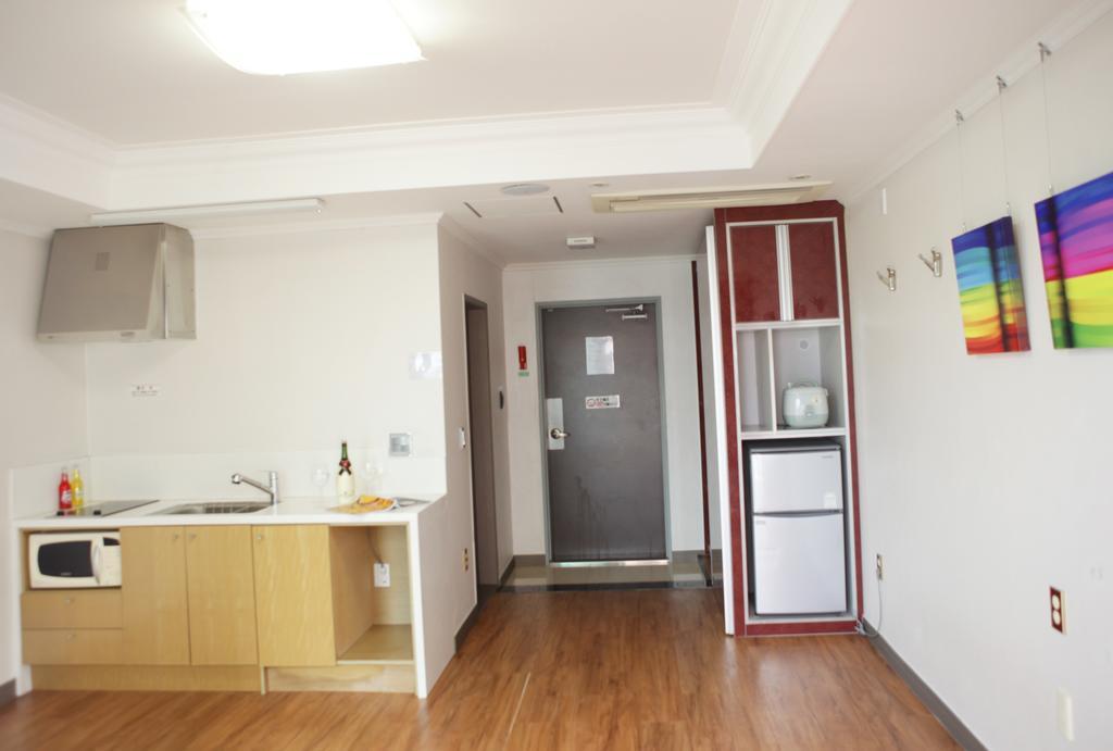 Tongyeong Bay Condo Hotel Екстер'єр фото