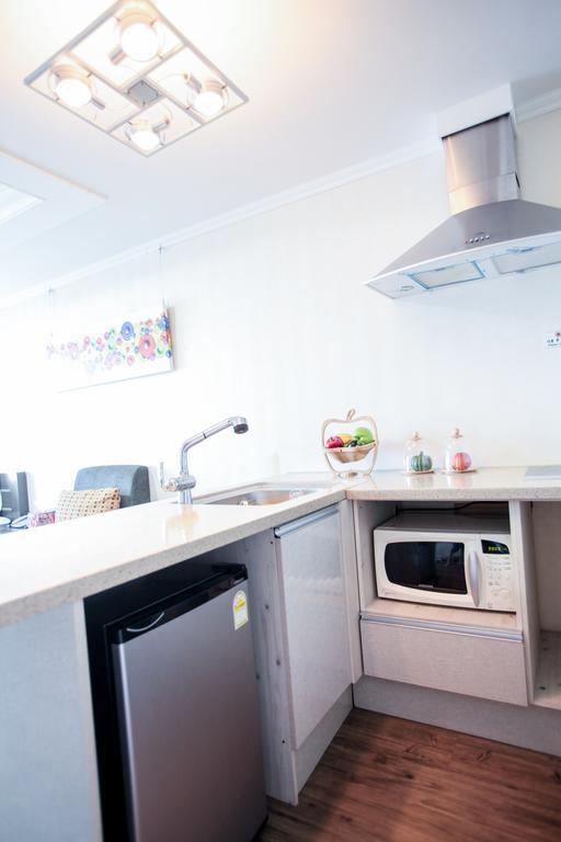 Tongyeong Bay Condo Hotel Екстер'єр фото