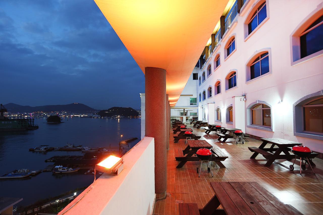 Tongyeong Bay Condo Hotel Екстер'єр фото